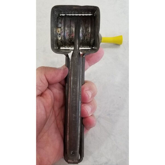 Vintage Mouli cheese /nut grater made in france yellow bakelite handle 40s - Picture 6 of 11